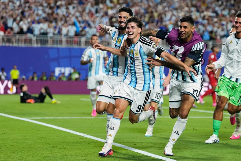 Messi không ghi bàn nhưng vẫn tỏa sáng, đuArgentina vượt qua Thụy Sĩ vào bán kết - Ảnh 7.