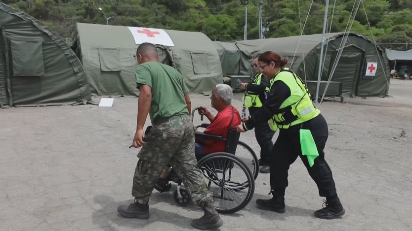 Venezuela chuyển từ tìm kiếm nạn nhân động đất sang phòng chống dịch bệnh  - Ảnh 3.