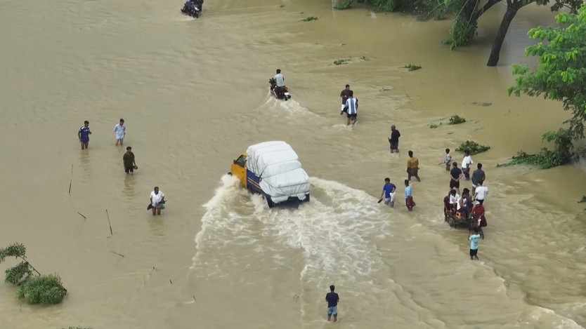 Bangladesh: Ít nhất 51 người thiệt mạng do mưa lớn và lở đất - Ảnh 1.