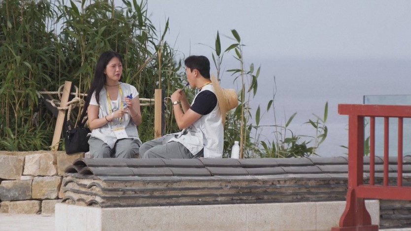 Hàn Quốc: 5 cặp đôi được mai mối trong chương trình hẹn hò tại chùa - Ảnh 2.