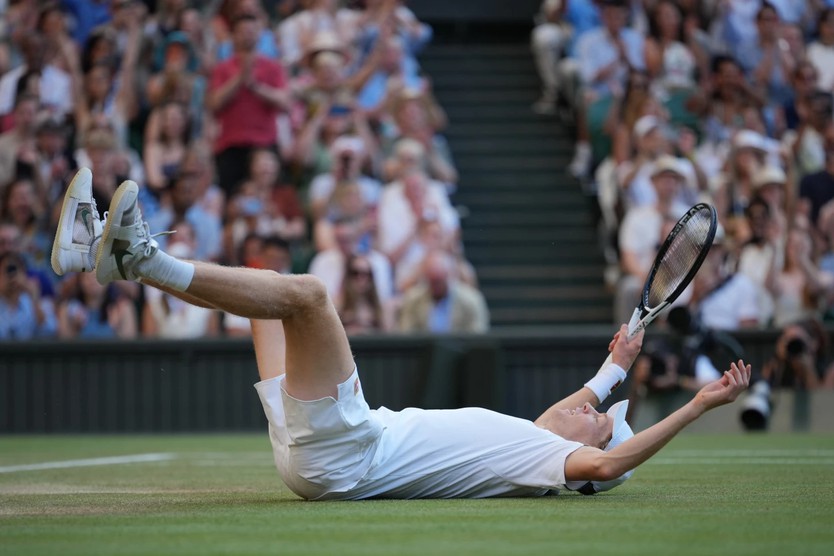Sinner bảo vệ thành công ngôi vương Wimbledon sau cú sốc tại Roland Garros - Ảnh 2.