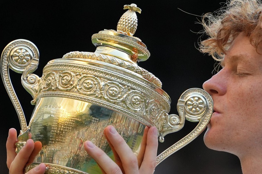 Sinner bảo vệ thành công ngôi vương Wimbledon sau cú sốc tại Roland Garros - Ảnh 3.