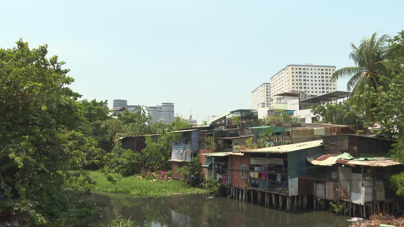 TP. Hồ Chí Minh: Hơn 41.000 căn nhà ven kênh, rạch sẽ được di dời - Ảnh 2.