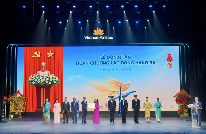 Vietnam Airlines đón nhận Huân chương Lao động hạng Ba- Ảnh 1.