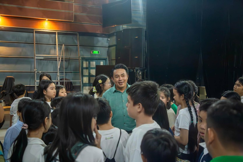 50 em thanh thiếu nhi lần đầu tiên được tham quan "hậu trường" truyền hình- Ảnh 4.