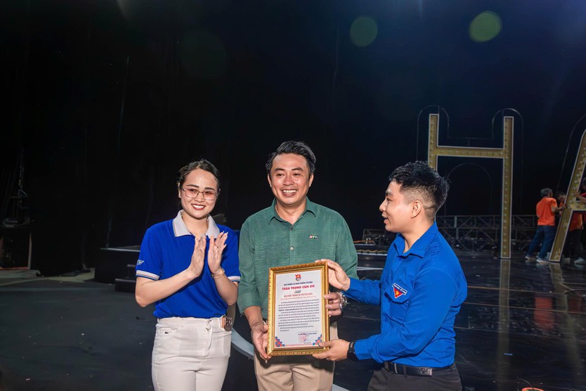 50 em thanh thiếu nhi lần đầu tiên được tham quan "hậu trường" truyền hình- Ảnh 11.