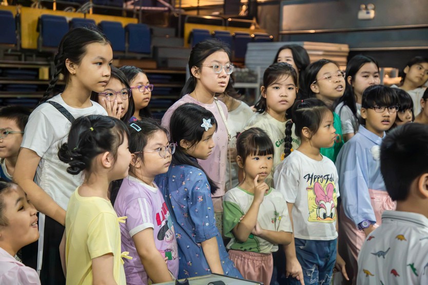 50 em thanh thiếu nhi lần đầu tiên được tham quan "hậu trường" truyền hình- Ảnh 9.