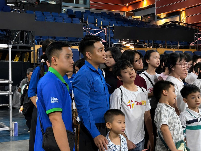 50 em thanh thiếu nhi lần đầu tiên được tham quan "hậu trường" truyền hình- Ảnh 10.