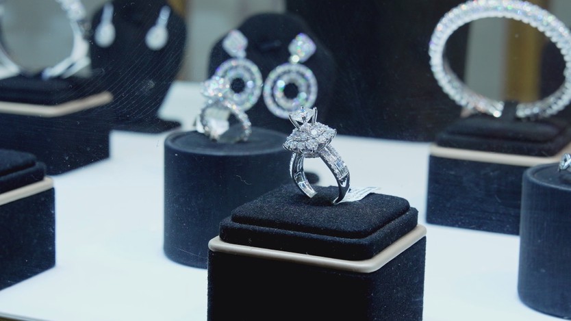 Giữ niềm tin giữa "ma trận" thông tin của thị trường kim cương - Ảnh 2.