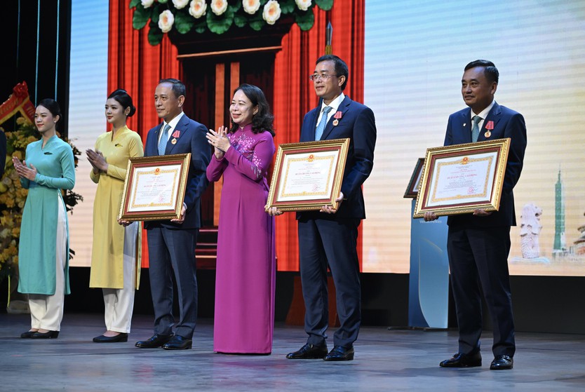 Vietnam Airlines đón nhận Huân chương Lao động hạng Ba- Ảnh 2.