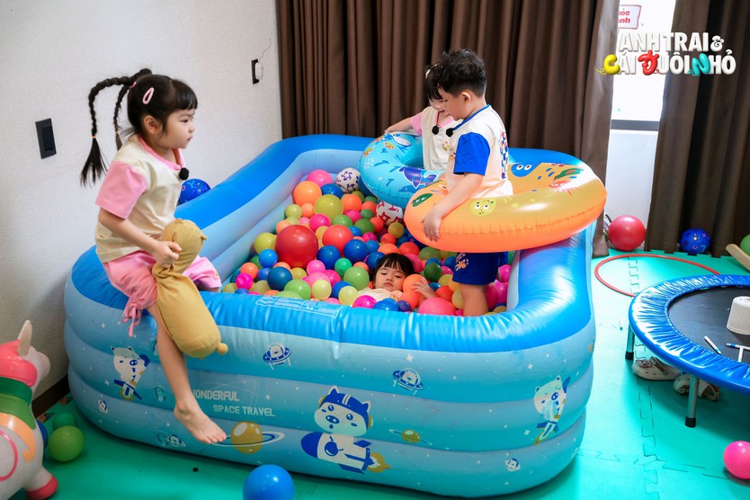 Anh trai và Cái đuôi nhỏ: Muộii, Nicky và Hải Nam khuấy động nhà chung - Ảnh 5.