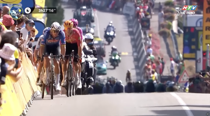 Diễn biến Tour de France: Van der Poel thắng chặng 7, Pogacar lấy lại áo vàng- Ảnh 4.