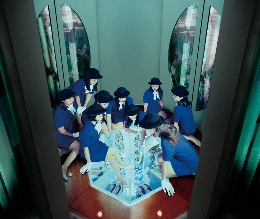 Nhật Bản: Sức sống bền bỉ của bộ ảnh "Cô gái thang máy" (Elevator Girls)- Ảnh 4.