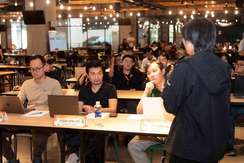 Trắng đêm tại VNG Campus: Cuộc lội ngược dòng ngoạn mục của các nhà làm game tại "Prompt To Play” 2026 - Ảnh 7.