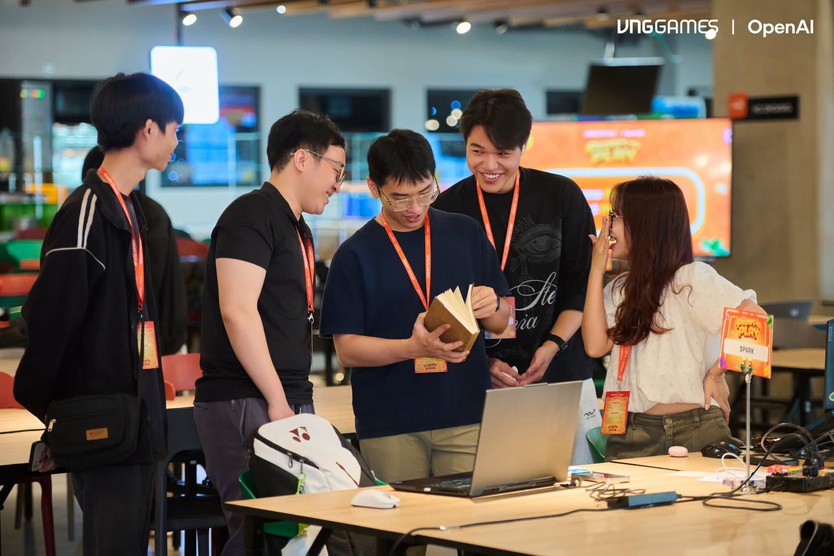 Trắng đêm tại VNG Campus: Cuộc lội ngược dòng ngoạn mục của các nhà làm game tại "Prompt To Play” 2026 - Ảnh 16.