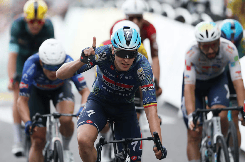 Tour de France 2026: Tim Merlier thắng kịch tính ở chặng 12 - Ảnh 1.