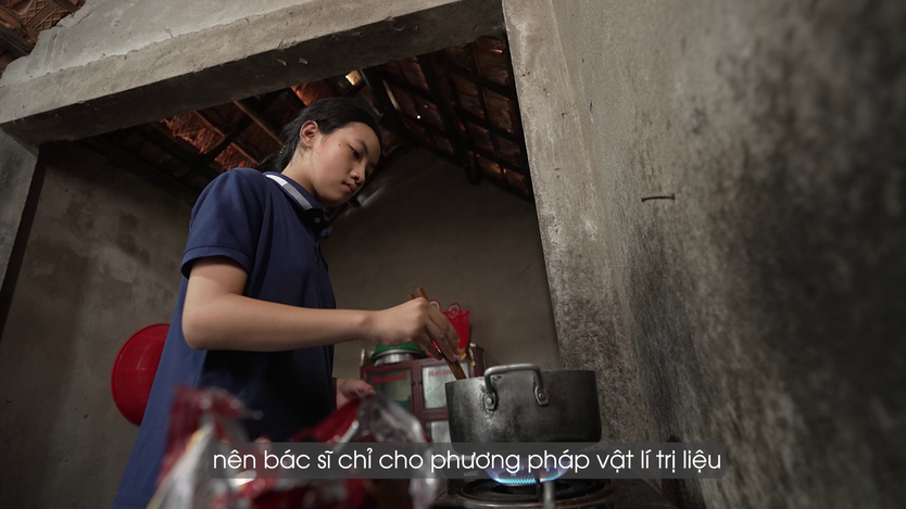 Mái ấm gia đình Việt: Xúc động trước nghị lực của bé gái mắc dị tật bẩm sinh - Ảnh 7.