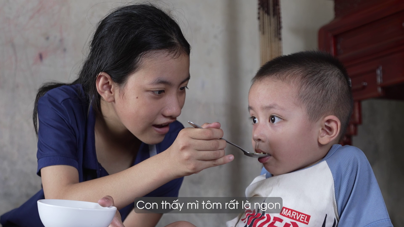Mái ấm gia đình Việt: Xúc động trước nghị lực của bé gái mắc dị tật bẩm sinh - Ảnh 2.