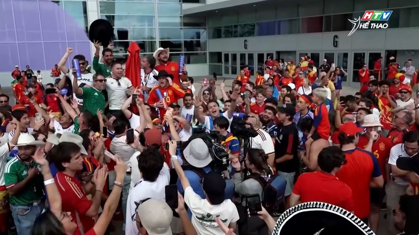Cổ động viên Tây Ban Nha vỡ òa khi La Roja giành vé vào chung kết World Cup 2026 - Ảnh 1.
