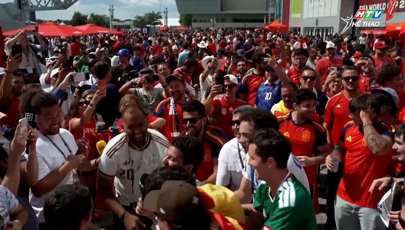 Cổ động viên Tây Ban Nha vỡ òa khi La Roja giành vé vào chung kết World Cup 2026 - Ảnh 2.