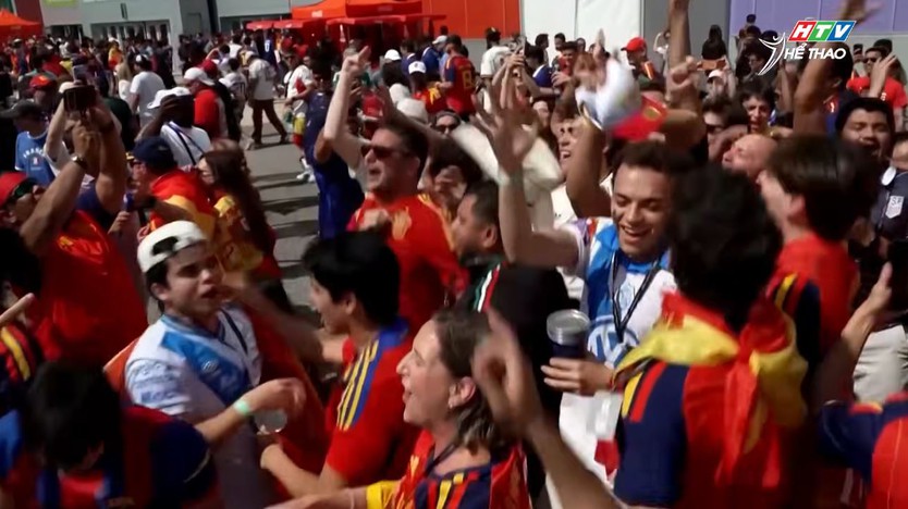 Cổ động viên Tây Ban Nha vỡ òa khi La Roja giành vé vào chung kết World Cup 2026 - Ảnh 11.