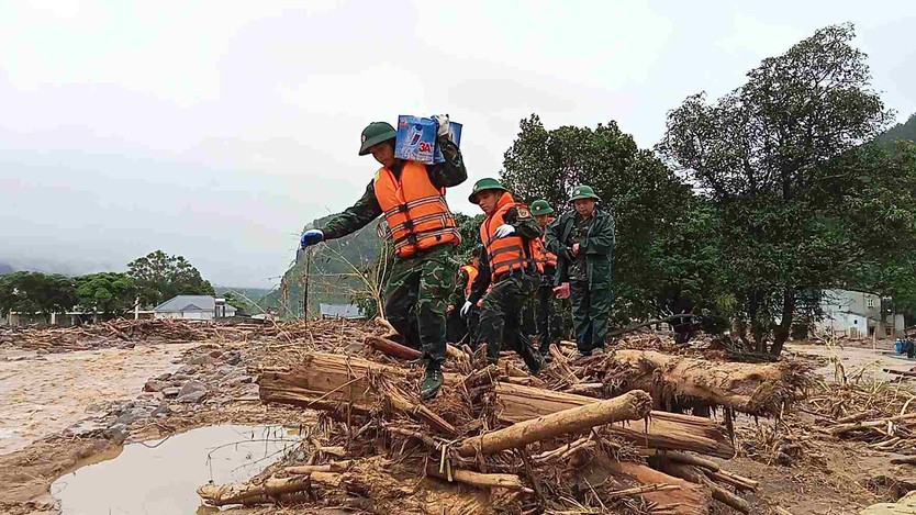Tìm thấy thi thể 3 nạn nhân bị lũ cuốn ở Lai Châu - Ảnh 5.