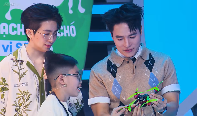 Siêu tài năng nhí mùa 5: Cậu bé 11 tuổi chinh phục bầu trời bằng FPV, sở hữu dàn drone cả tỷ đồng- Ảnh 11.