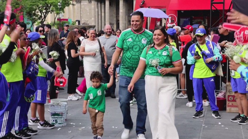 Mexico: Hơn 700 cặp đôi tổ chức đám cưới tập thể mùa World Cup - Ảnh 1.