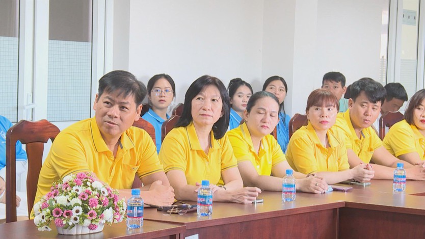 Bảo hiểm xã hội cơ sở Lái Thiêu ra quân hưởng ứng Ngày Bảo hiểm Y tế Việt Nam - Ảnh 3.