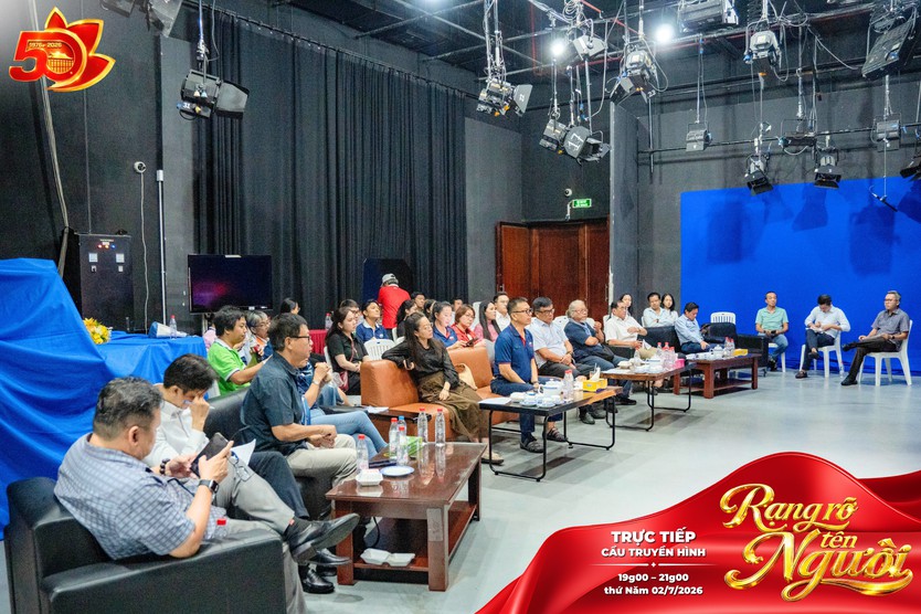 Chuyện chúng tôi: Ê-kíp cầu truyền hình "Rạng rỡ tên Người" sẵn sàng cho sẵn sàng cho đêm phát sóng kỷ niệm 50 năm TP. Hồ Chí Minh mang tên Bác - Ảnh 1.