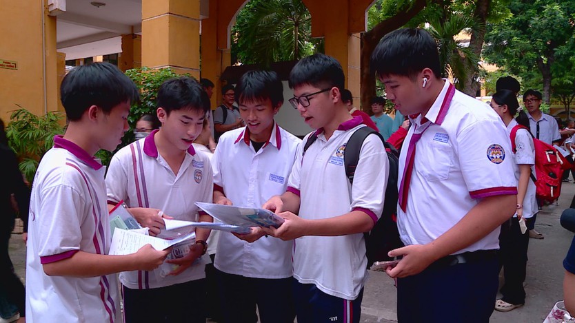 Phổ điểm thi THPT quốc gia 2026: Không còn "mưa điểm giỏi"  - Ảnh 1.