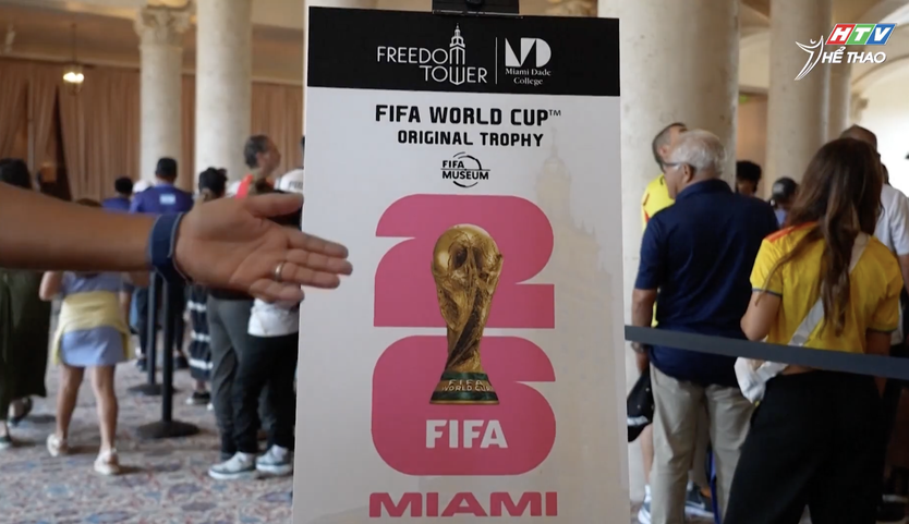 Chiêm ngưỡng Cúp vô địch World Cup trước thềm ngày hội bóng đá - Ảnh 2.