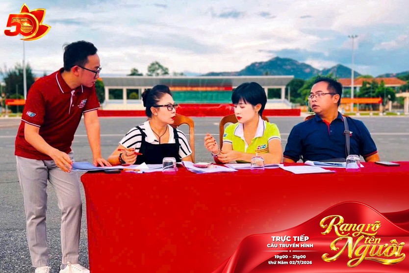 Chuyện chúng tôi: Ê-kíp cầu truyền hình "Rạng rỡ tên Người" sẵn sàng cho sẵn sàng cho đêm phát sóng kỷ niệm 50 năm TP. Hồ Chí Minh mang tên Bác - Ảnh 12.