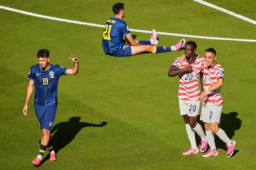 Mỹ thắng Bosnia và Herzegovina 2-0, giành vé vào vòng 16 đội World Cup- Ảnh 2.