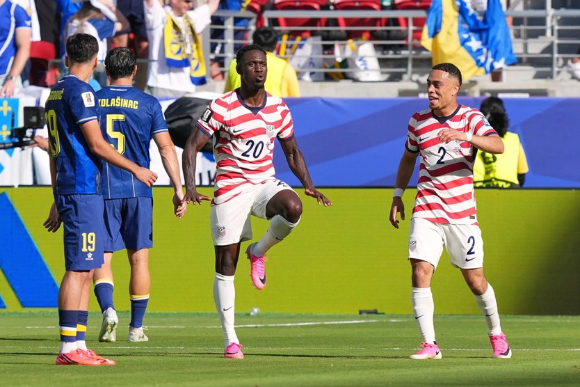 Mỹ thắng Bosnia và Herzegovina 2-0, giành vé vào vòng 16 đội World Cup- Ảnh 5.