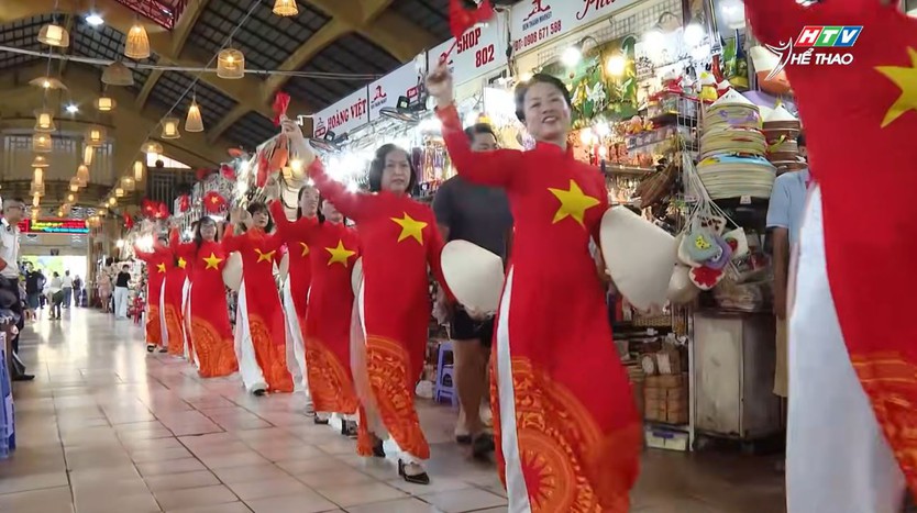 Đồng diễn dân vũ áo dài lan tỏa niềm tự hào thành phố mang tên Bác - Ảnh 5.