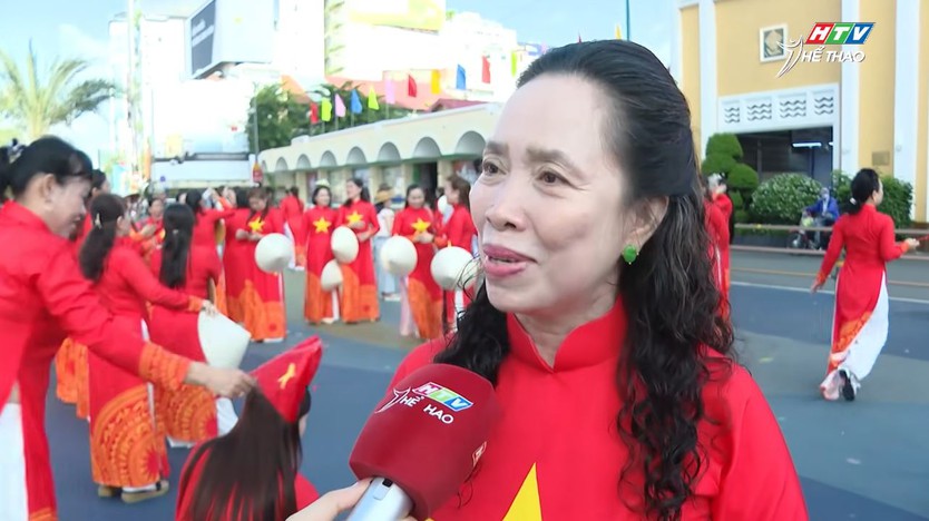 Đồng diễn dân vũ áo dài lan tỏa niềm tự hào thành phố mang tên Bác - Ảnh 7.