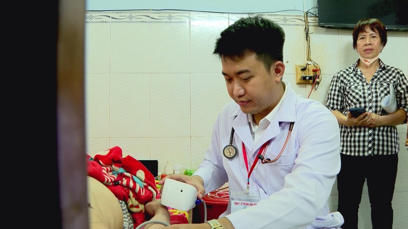 Phường Bình Đông tăng tốc khám sức khỏe toàn dân, đưa dịch vụ y tế đến từng khu dân cư - Ảnh 4.