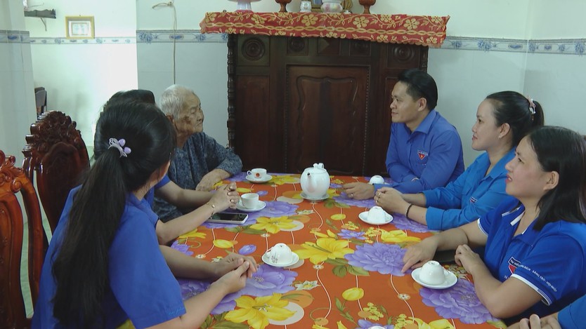 Tuổi trẻ TP. Hồ Chí Minh lan tỏa bản sắc Việt qua hành trình tri ân và giao lưu văn hóa tại Bàu Lâm - Ảnh 2.