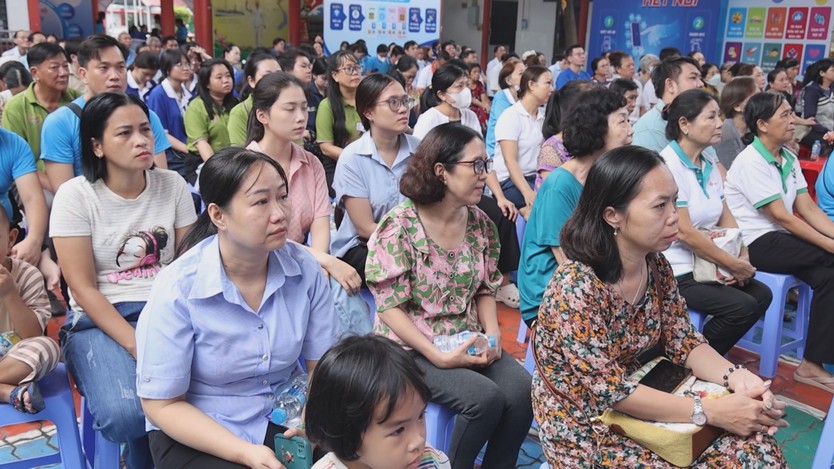 Phường Bình Tây tổ chức Ngày hội "Kết nối số", lan tỏa kỹ năng công dân số đến người dân - Ảnh 2.