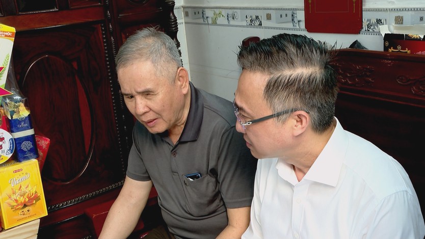 Phó Bí thư Thành ủy TP. Hồ Chí Minh Đặng Minh Thông thăm, tặng quà các gia đình chính sách tiêu biểu - Ảnh 2.