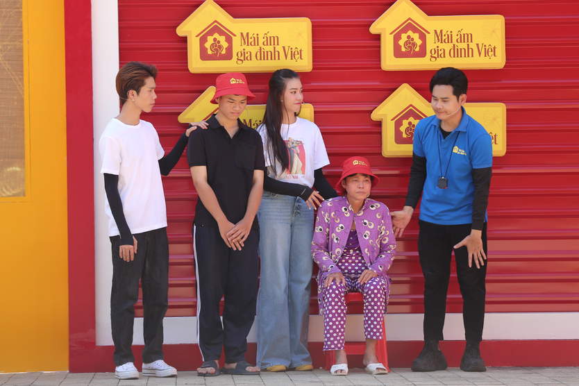 Ốc Thanh Vân cùng dàn nghệ sĩ hội ngộ "Mái ấm gia đình Việt" ở Khánh Hòa - Ảnh 4.