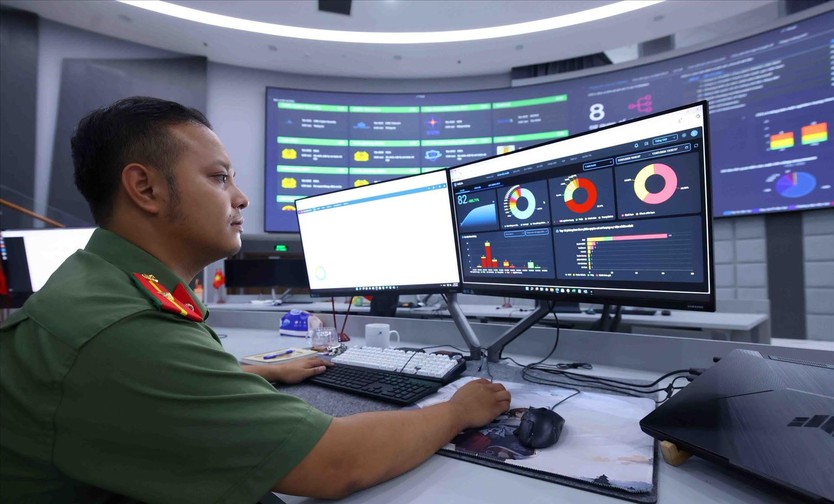 Loạt ảnh đang gây sốt: Không gian làm việc của lực lượng bảo vệ chủ quyền số quốc gia khiến ai cũng trầm trồ - Ảnh 3.