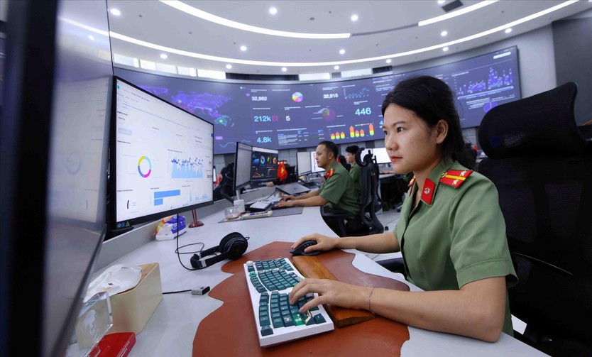 Loạt ảnh đang gây sốt: Không gian làm việc của lực lượng bảo vệ chủ quyền số quốc gia khiến ai cũng trầm trồ - Ảnh 5.