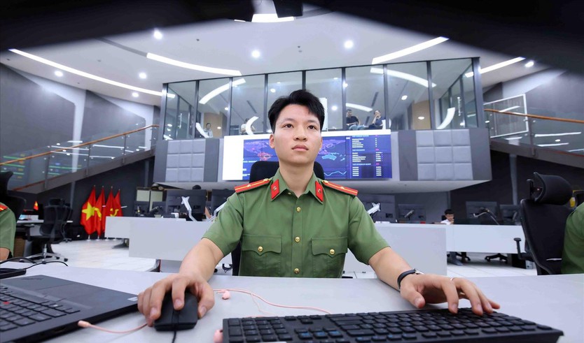 Loạt ảnh đang gây sốt: Không gian làm việc của lực lượng bảo vệ chủ quyền số quốc gia khiến ai cũng trầm trồ - Ảnh 4.