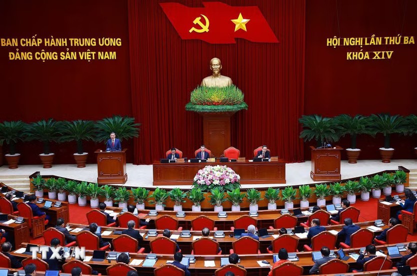 Thông cáo báo chí về ngày làm việc thứ hai Hội nghị Trung ương 3 khóa XIV - Ảnh 1.
