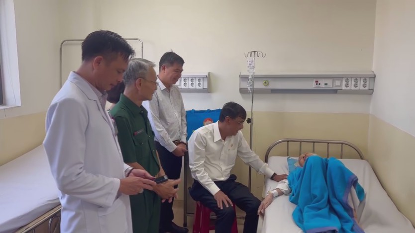 Lãnh đạo TP. Hồ Chí Minh thăm các Mẹ Việt Nam Anh hùng nhân kỷ niệm 79 năm Ngày Thương binh - Liệt sĩ - Ảnh 4.