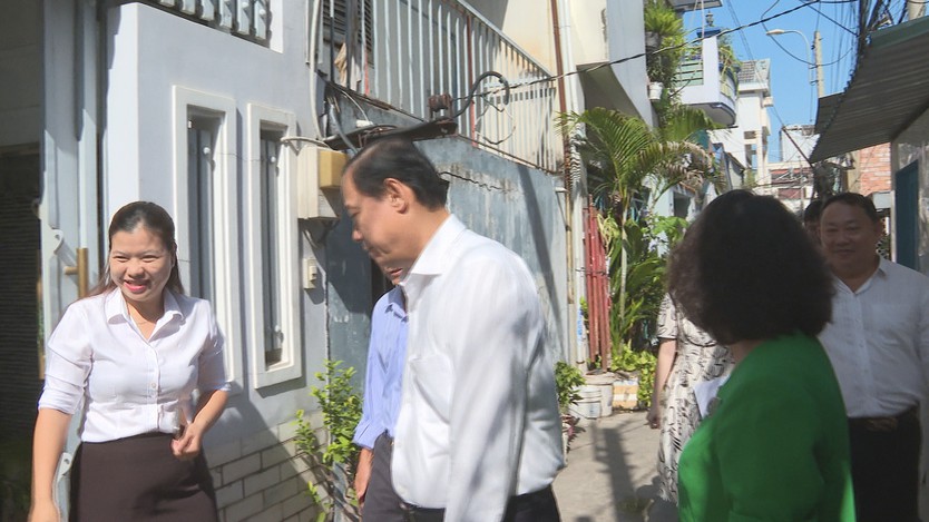 Lãnh đạo TP. Hồ Chí Minh thăm, tri ân các gia đình chính sách nhân kỷ niệm 79 năm Ngày Thương binh - Liệt sĩ - Ảnh 1.