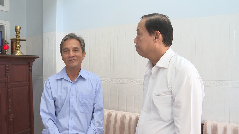 Lãnh đạo TP. Hồ Chí Minh thăm, tri ân các gia đình chính sách nhân kỷ niệm 79 năm Ngày Thương binh - Liệt sĩ - Ảnh 2.
