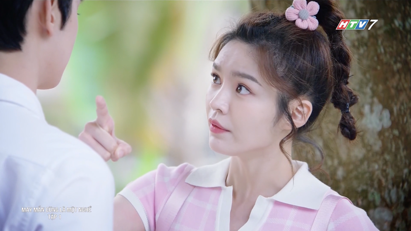 Chuyện tình oan gia trắc trở trong "May mắn cũng là một nghề" - Ảnh 6.
